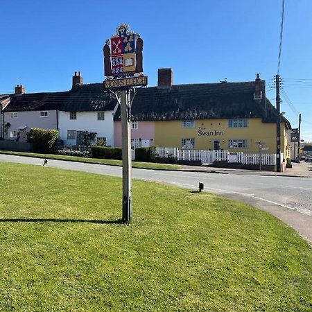 Monks Eleigh The Swan Inn المظهر الخارجي الصورة