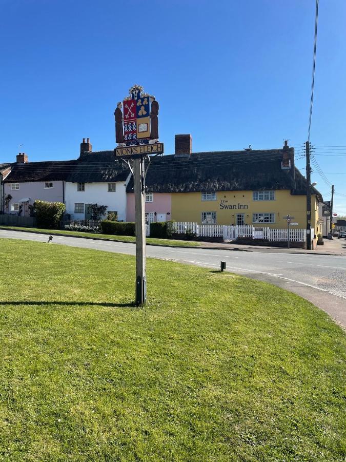 Monks Eleigh The Swan Inn المظهر الخارجي الصورة