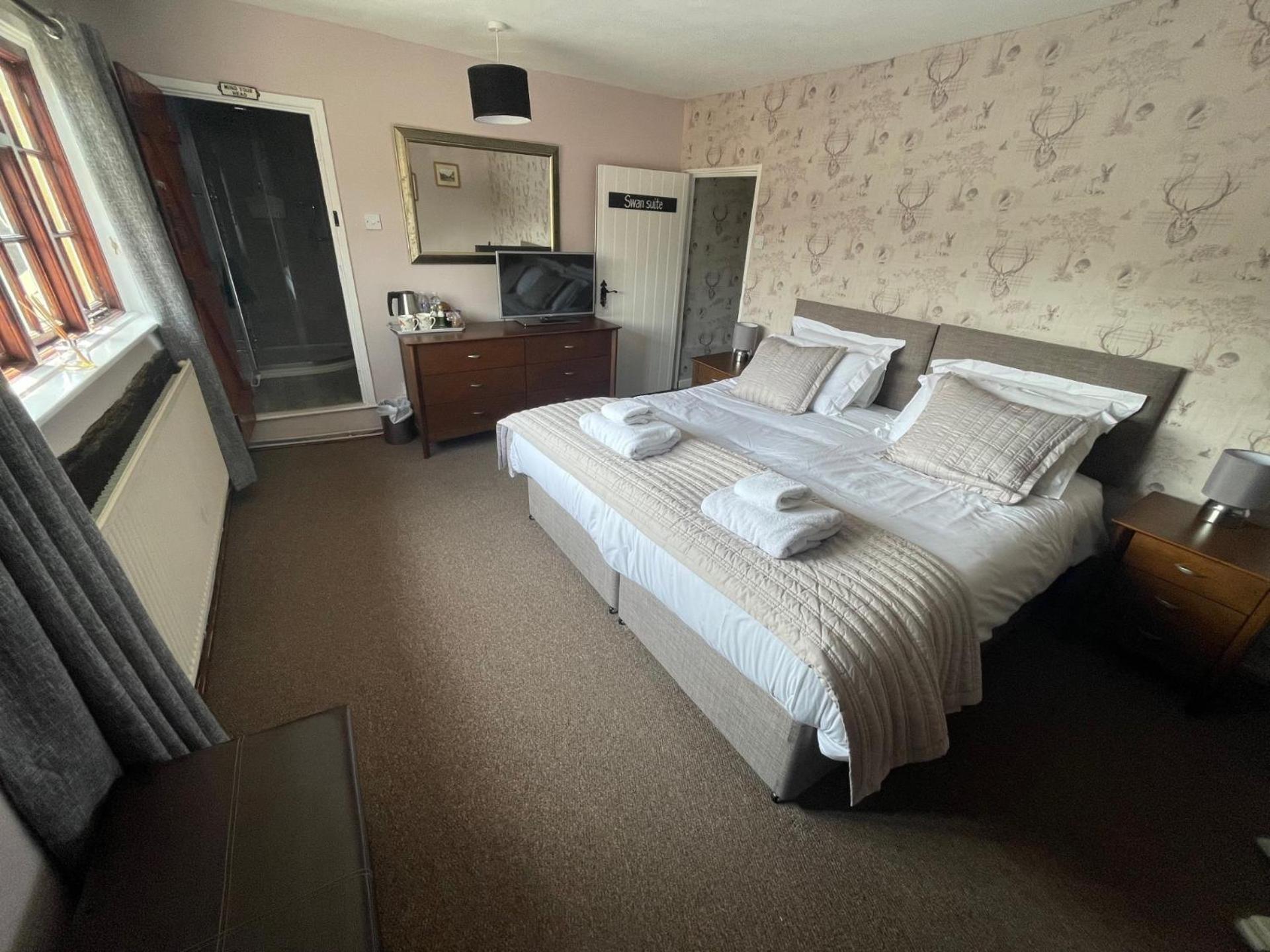 Monks Eleigh The Swan Inn المظهر الخارجي الصورة